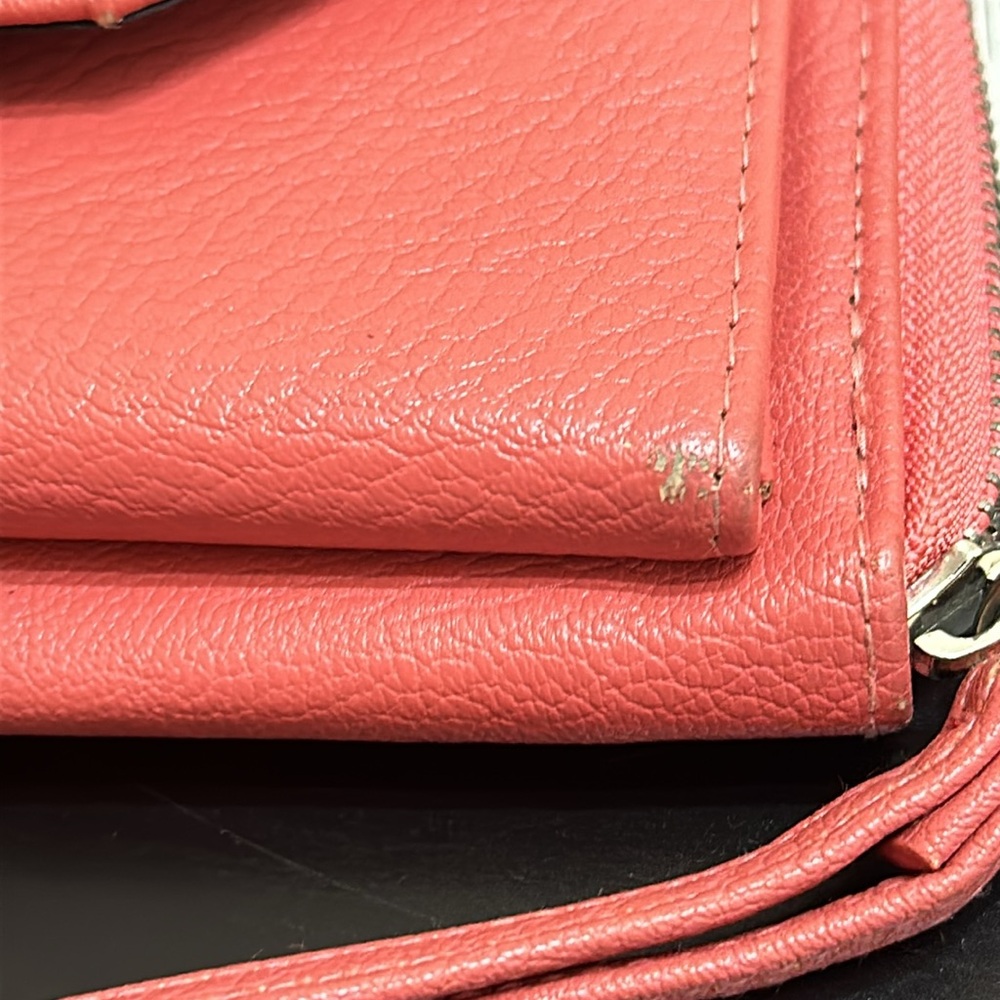 Adorable Tahari pink wristlet! - Picture 7 of 9